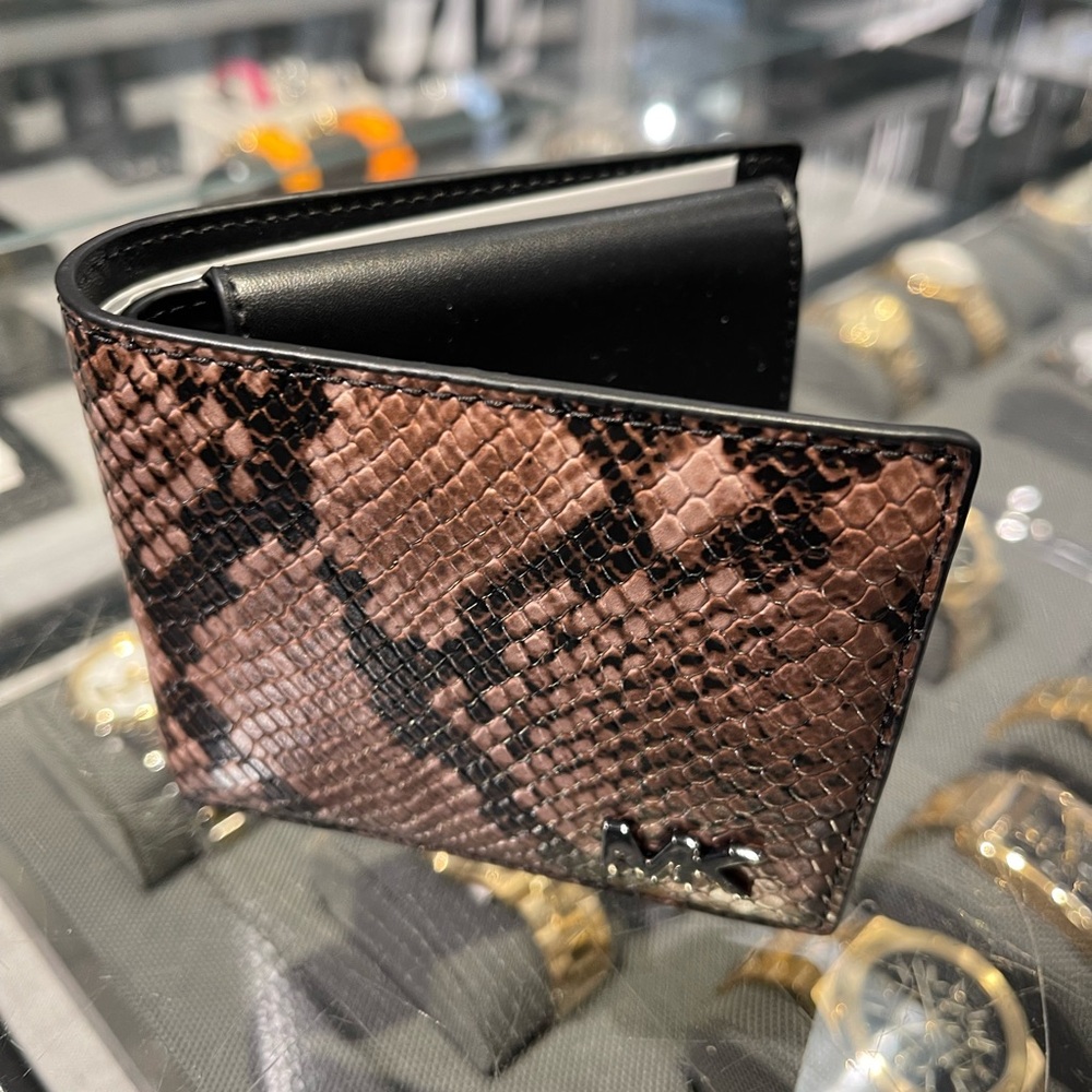 MICHAEL KORS Cyrus Snake Embossed Billfold Wallet With Coin Pouch
Driftwood
NWT - Picture 2 of 16